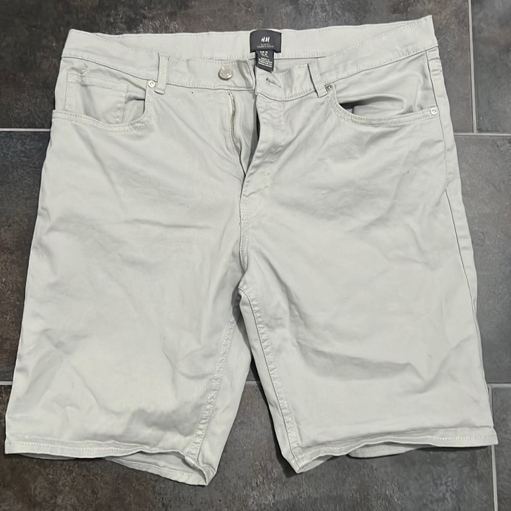 H&M Shorts Size 36 US Grey Gray Silver